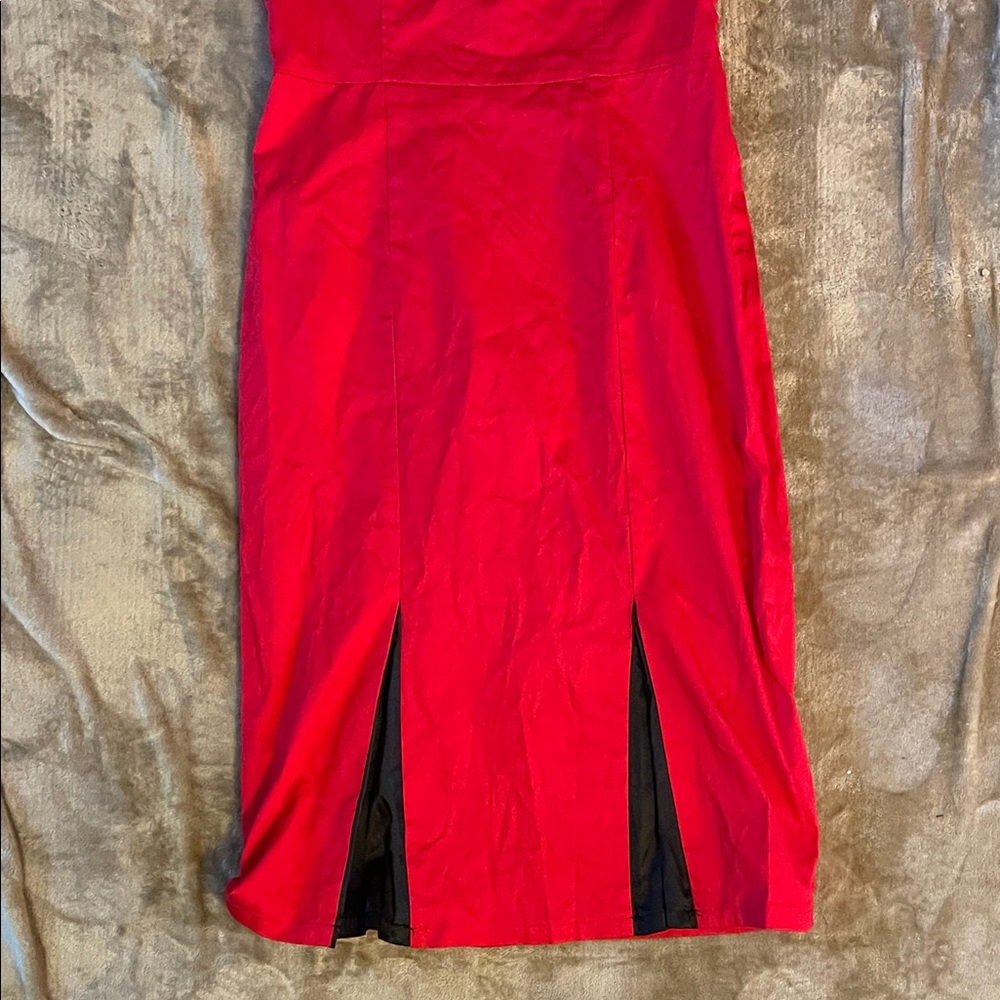 Elegant Red Midi Dress with Square Neckline - Picture 3 of 7